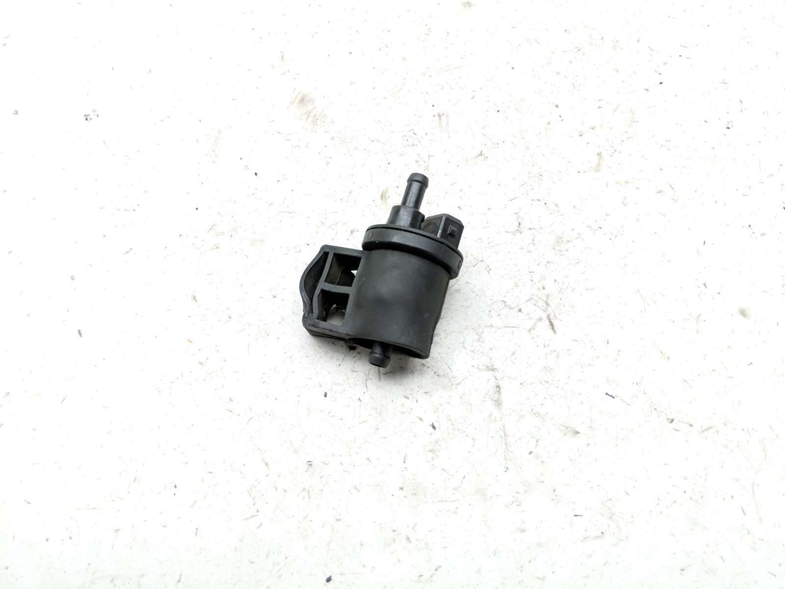 01-07 Aprilia Caponord ETV 1000 EVAP Emissions Can Canister Vacuum Pump