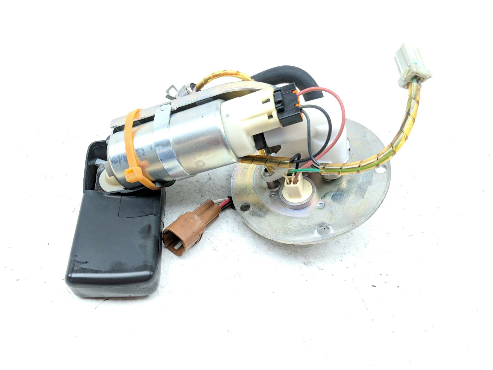 17-21 Suzuki M109R BOSS VZ1800 Petrol Gas Fuel Pump Assembly