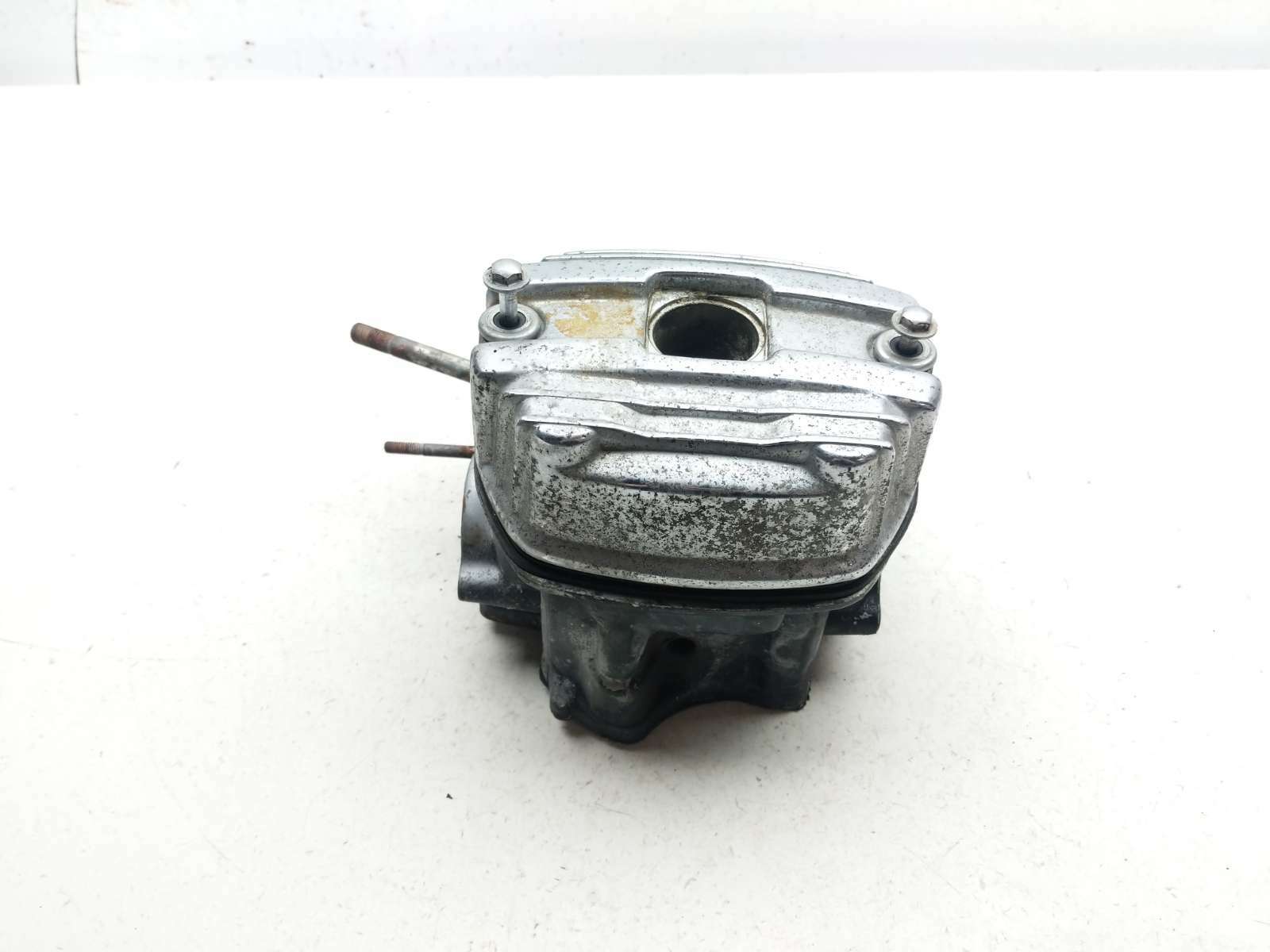 83 84 Honda GL650 Silverwing Motor Engine Cylinder Head A