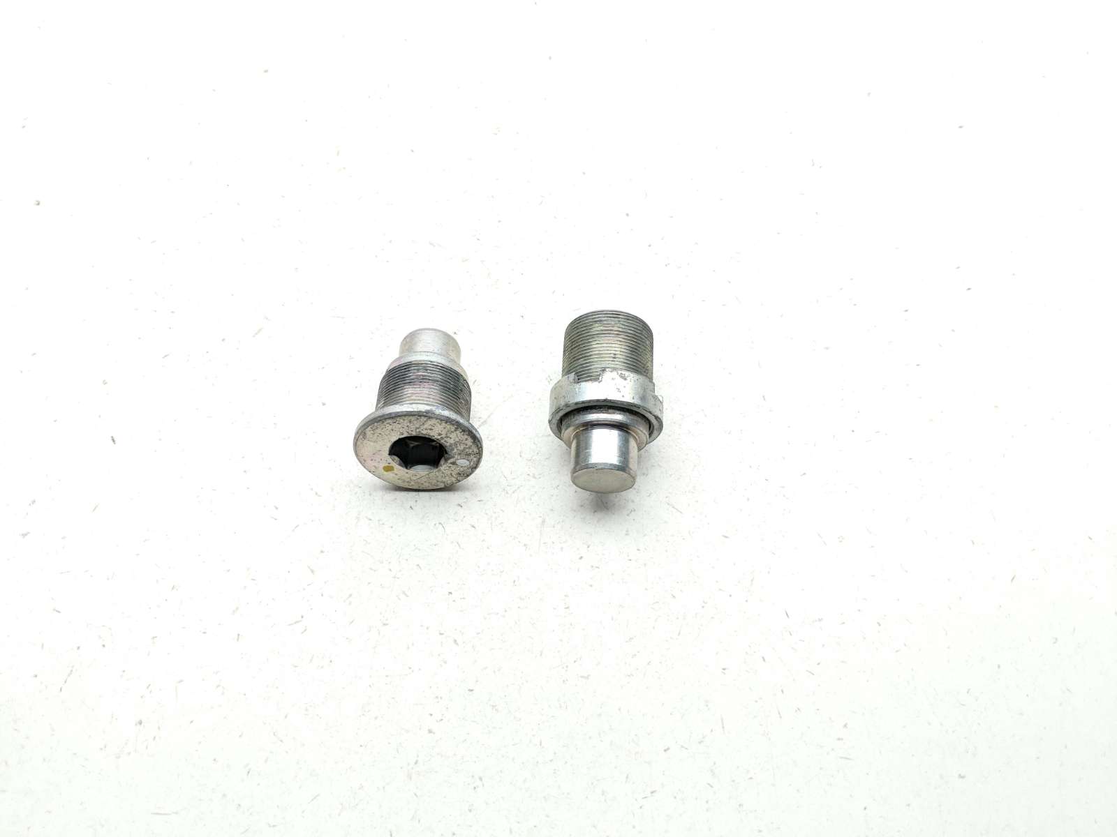 14 15 Honda Valkyire 1800 GL1800C Rear Swing Arm Pivot Bolts