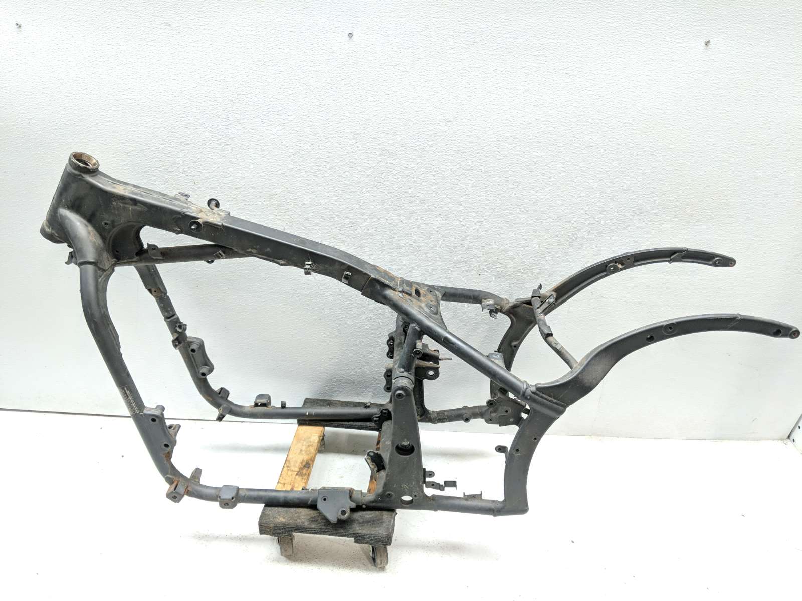 06-16 Kawasaki Vulcan 900 VN900C Main Frame Chassis SLVG STRAIGHT