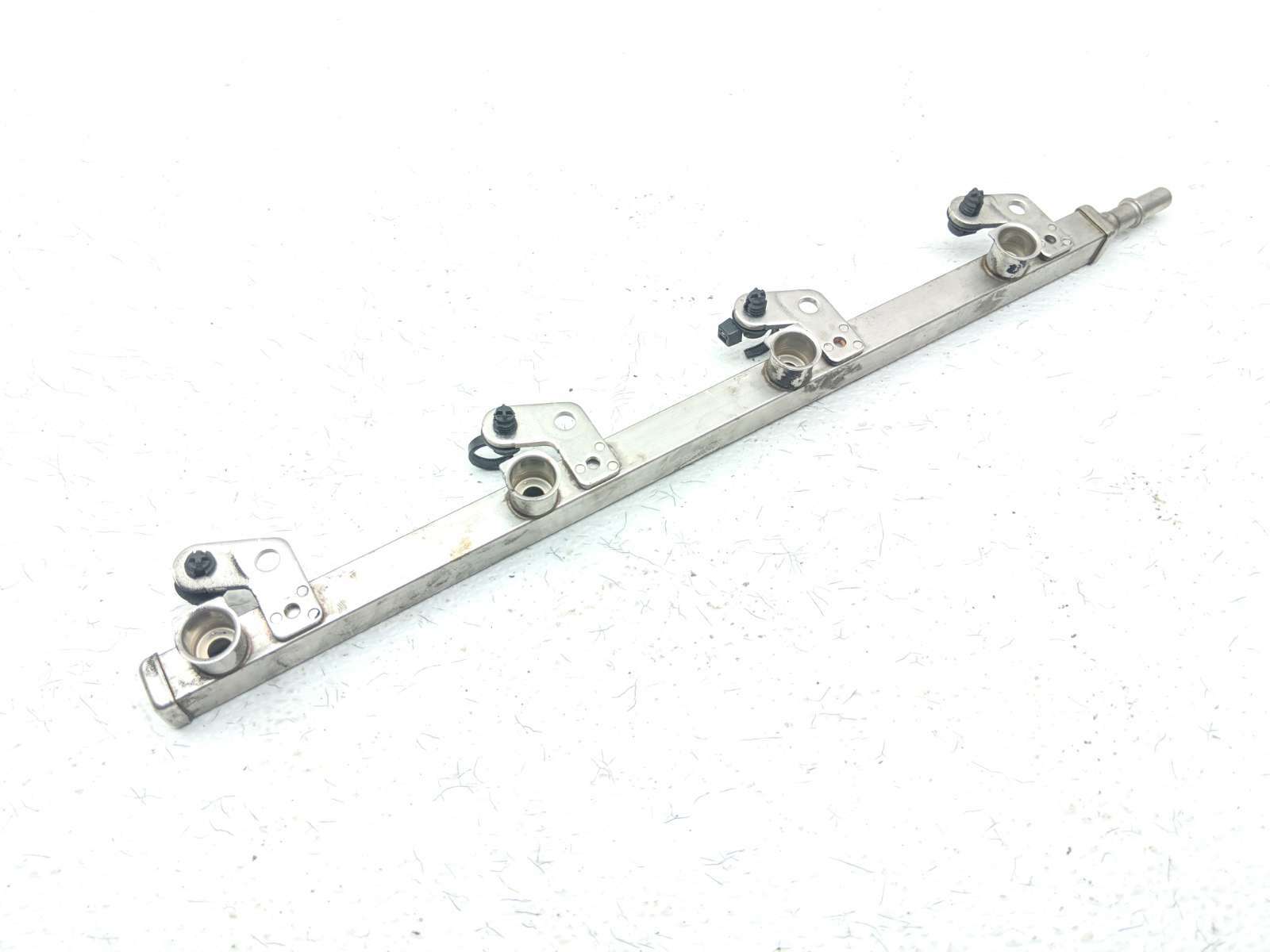21 Polaris Slingshot SL Fuel Injection Injector Rail 2521833