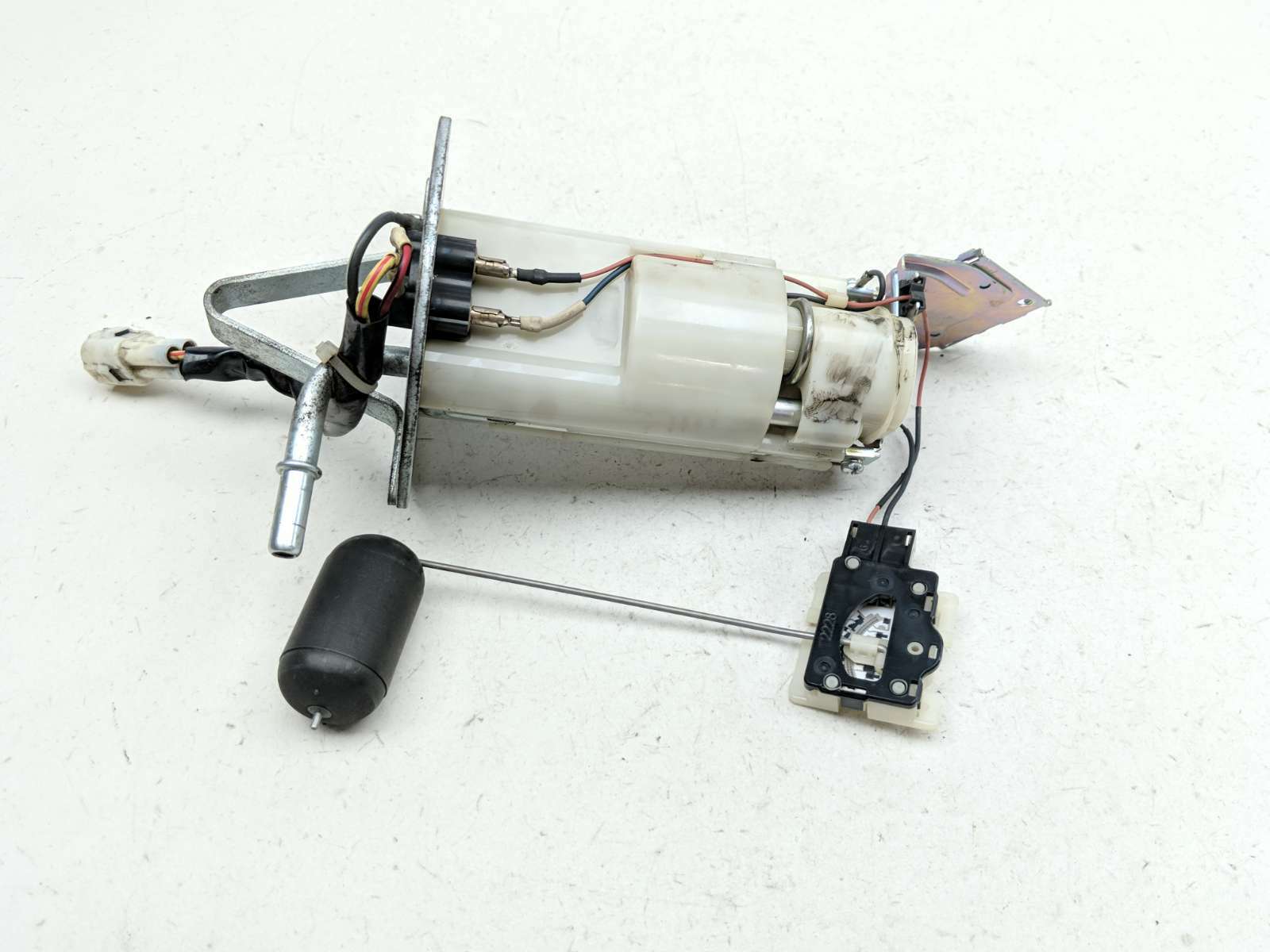 08-10 Suzuki GSXR 750 Petrol Gas Fuel Pump Assembly W/  Sending Unit  15100-37H00