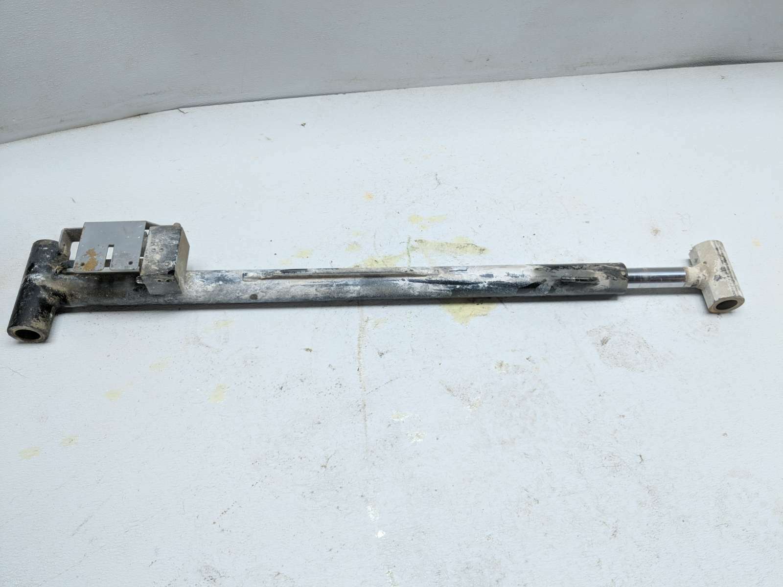 2013 Genie GS1930 Scissor Lift Hydraulic Lift Pump Cylinder58147GT