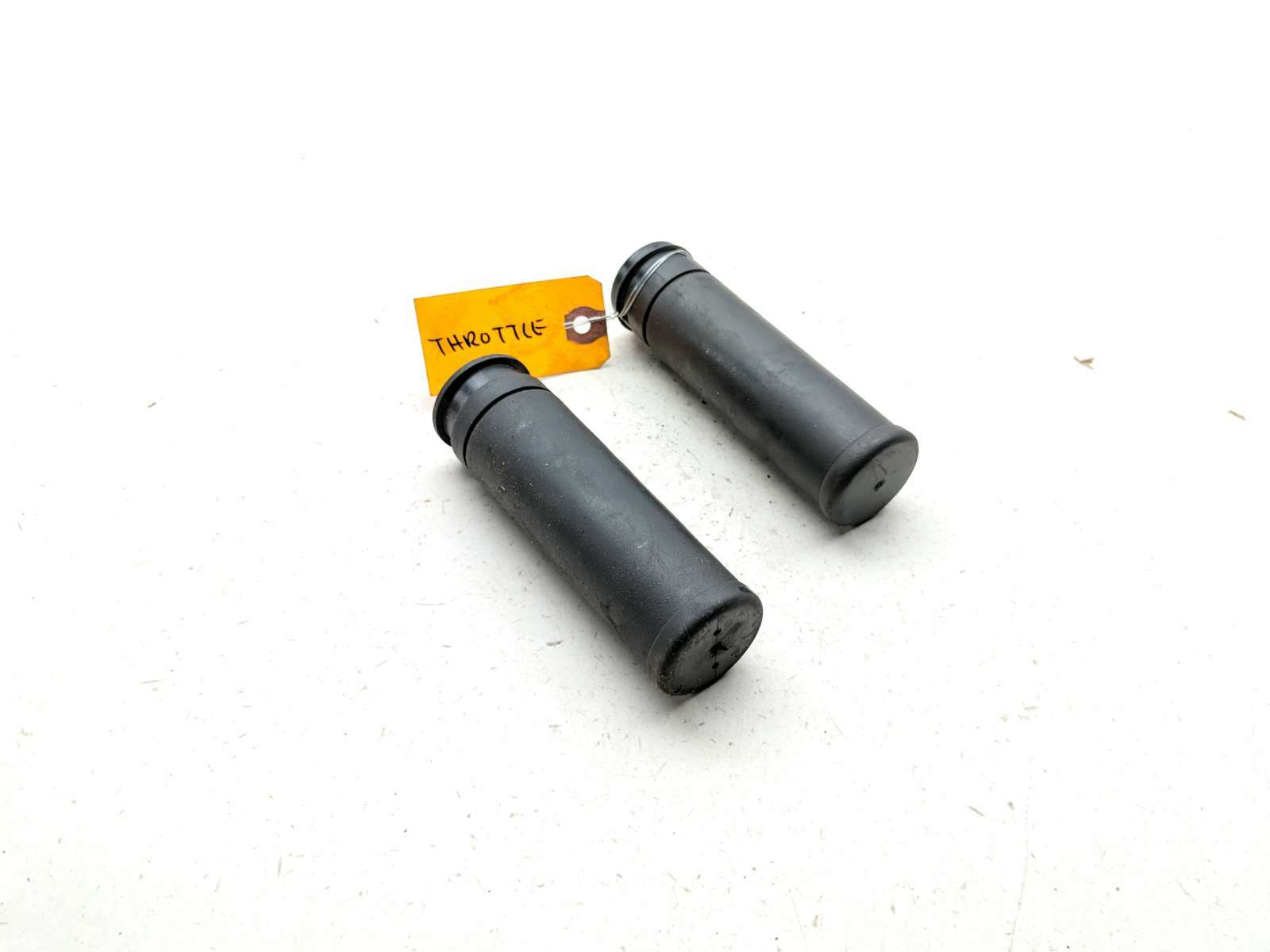 12-16 Harley Davidson FLHX Street Glide Throttle Tube And Grips