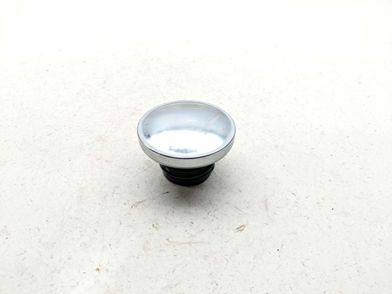 12 Harley Davidson Softail Deluxe FLSTN Petrol Gas Fuel Tank Cap Lid
