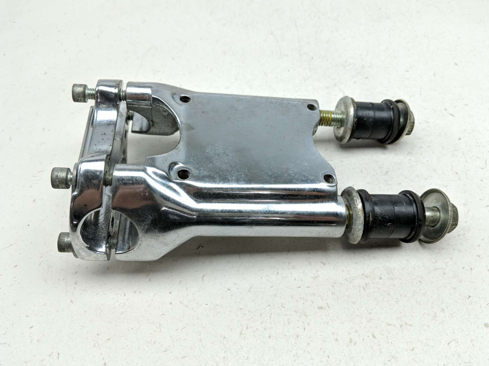 03 Harley Davidson XL883 Handle Bar Handlebar Risers Clamp 56192-01