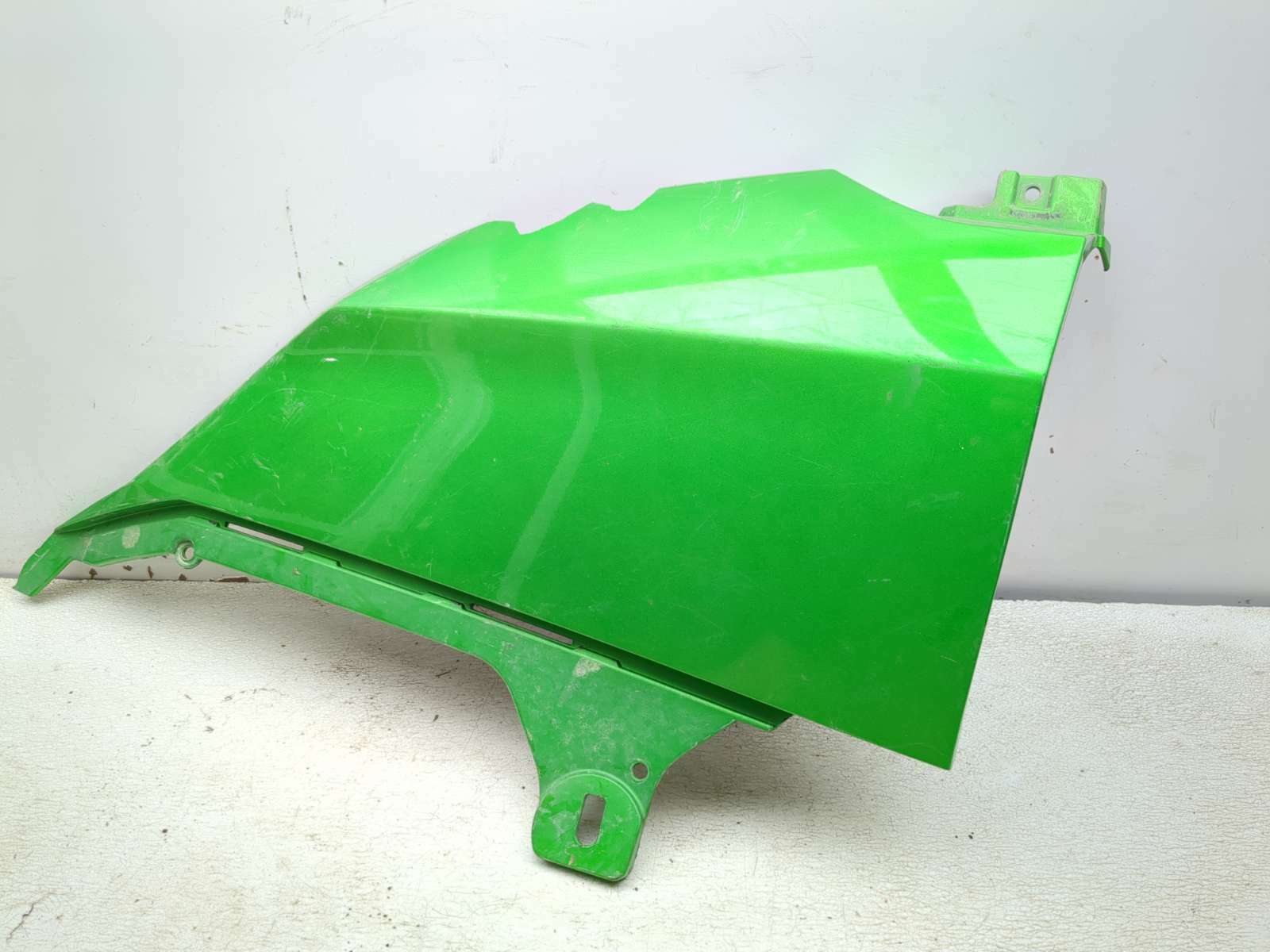 14-20 Kawasaki Teryx 800 KRF KRT Front Right Fender Hood Trim