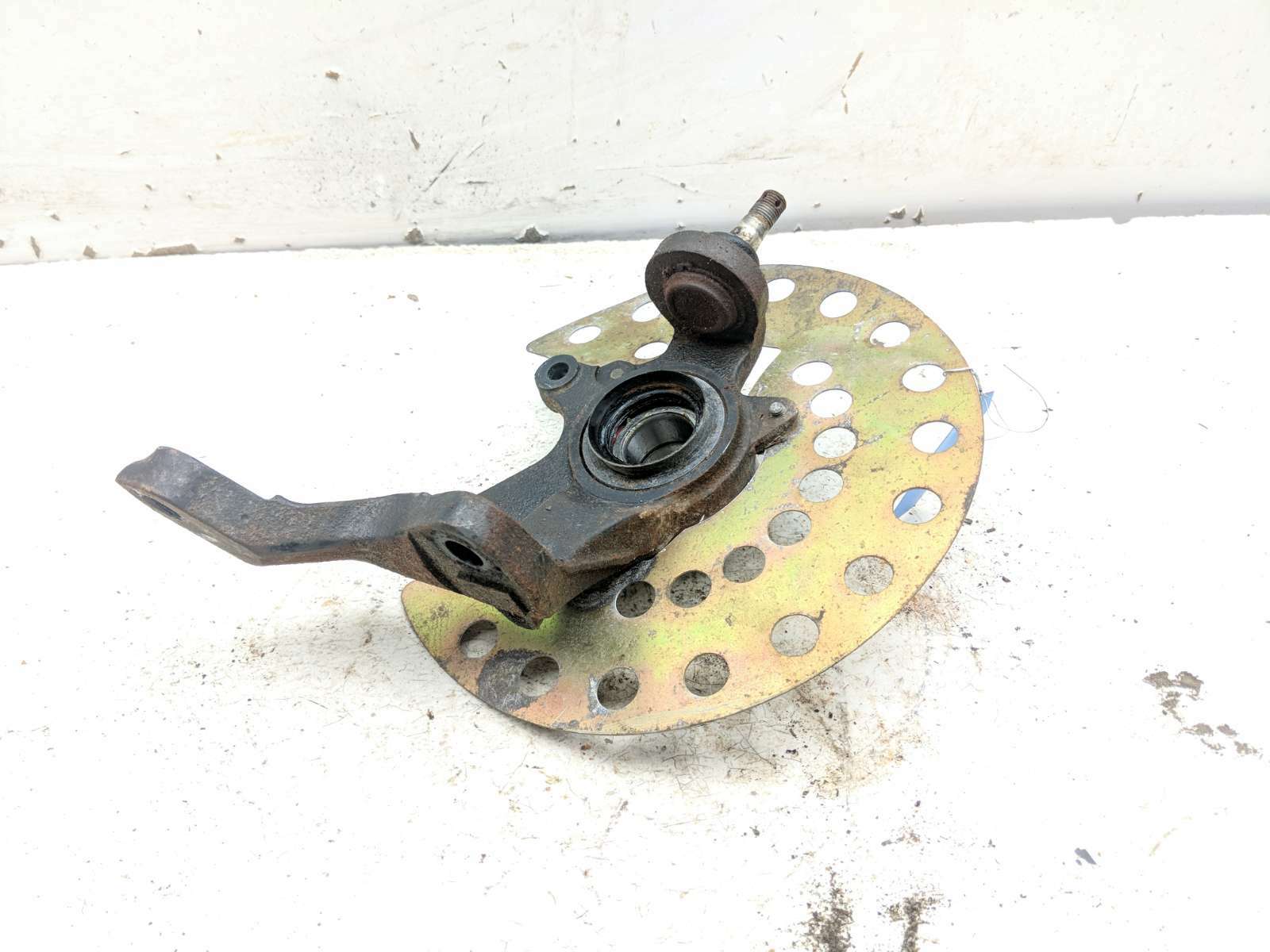 18 Massimo MSU 500S Front Right Wheel Spindle Knuckle Carrier
