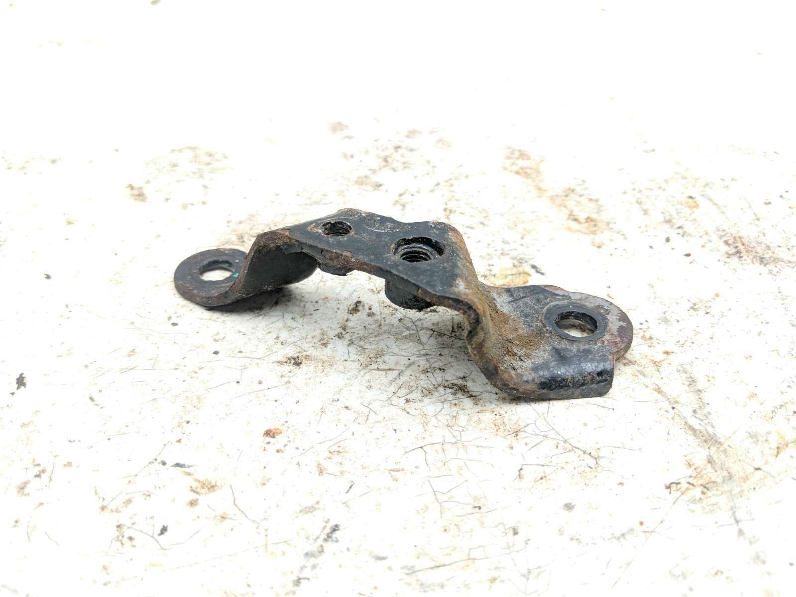 18 Massimo MSU 500 Lower Left Motor Mount 54301-115-0000