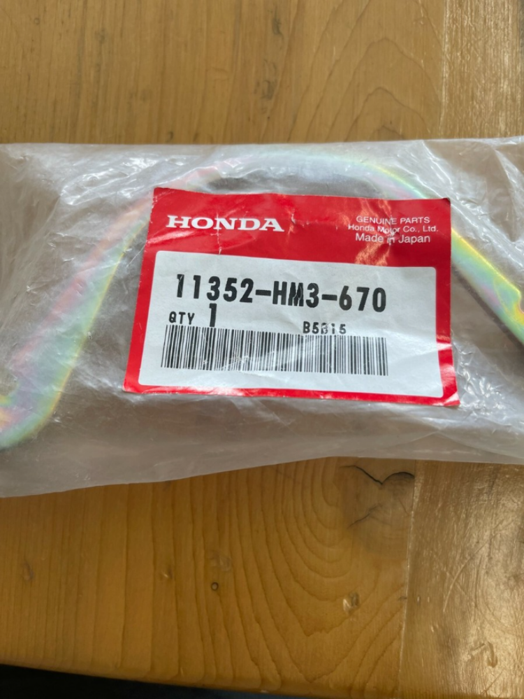 NOS HONDA 11352-HM3-670 GUIDE, DRIVE CHAIN