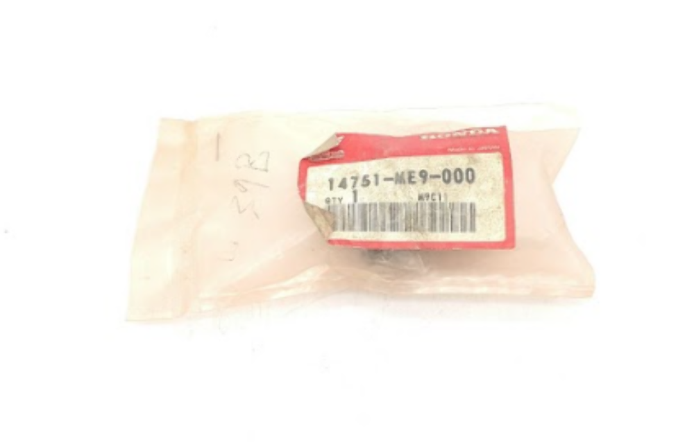 NOS HONDA PC800 VT750 VT1100 VT700 IN. VALVE (OUTER) SPRING 14751-ME9-000