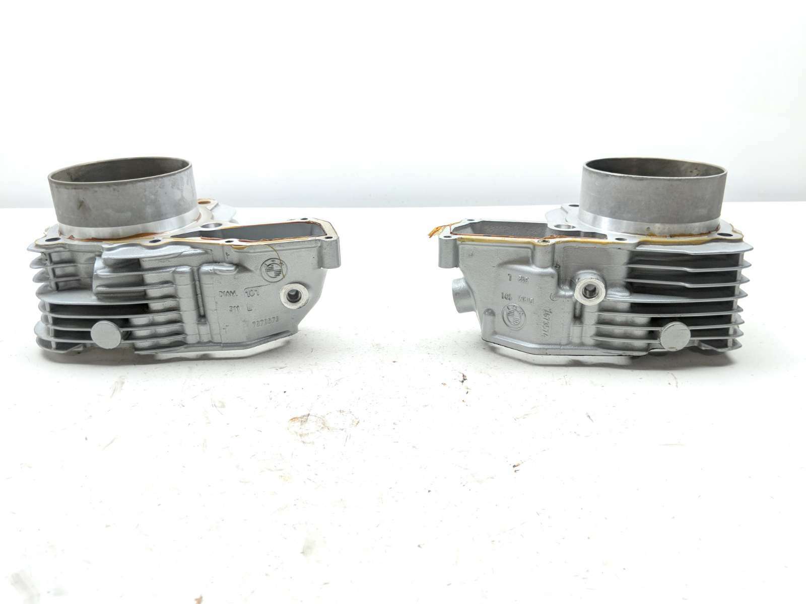 01-05 BMW R1150RS Engine Motor Cylinder Head Jug Set 7673579  7673574