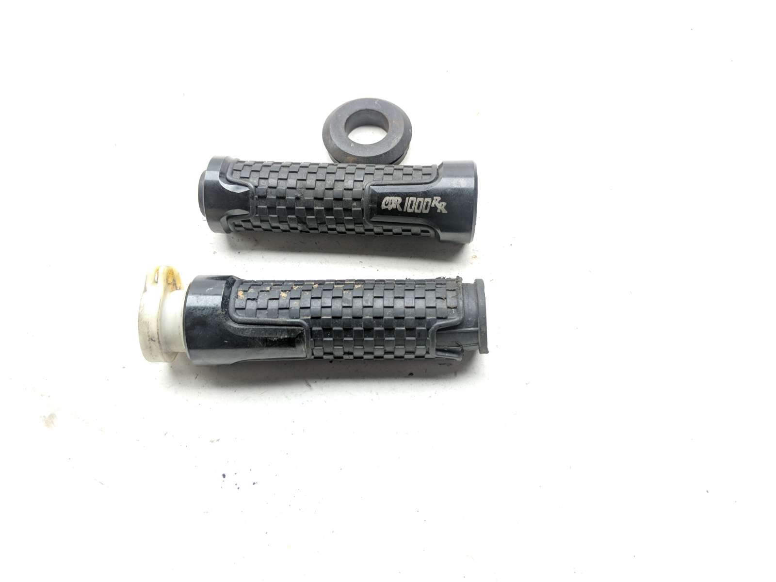 04 05 Honda CBR1000RR Throttle Tube And Grips