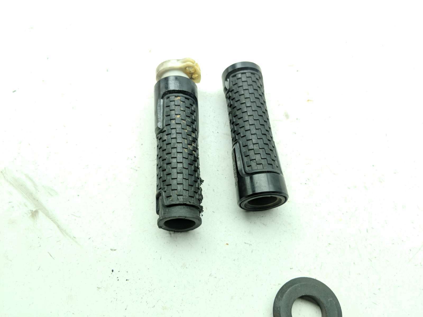 04 05 Honda CBR1000RR Throttle Tube And Grips