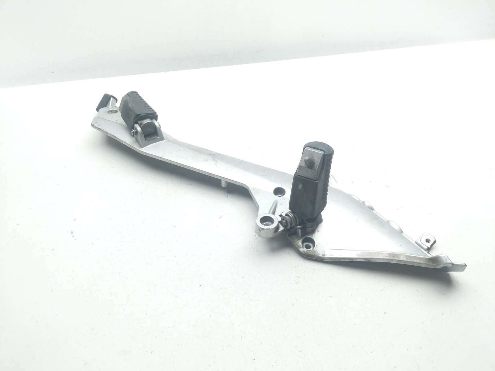 05-09 BMW R1200RT Front Right Driver Peg Rearset W/ Passenger Peg 7675290-02