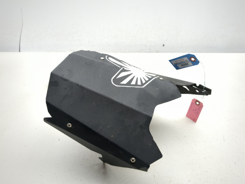YZF-R25 YZF-R3 MT03 15-18　カーボン チェーンガード 15-18 Yamaha YZF R3 Aftermarket Chain Guard - Sun Coast Cycle