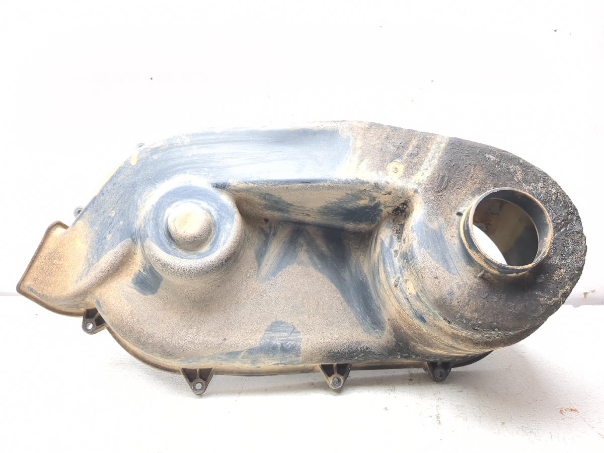 20 John Deere Gator XUV835 R Outer CVT Clutch Housing Cover M172646