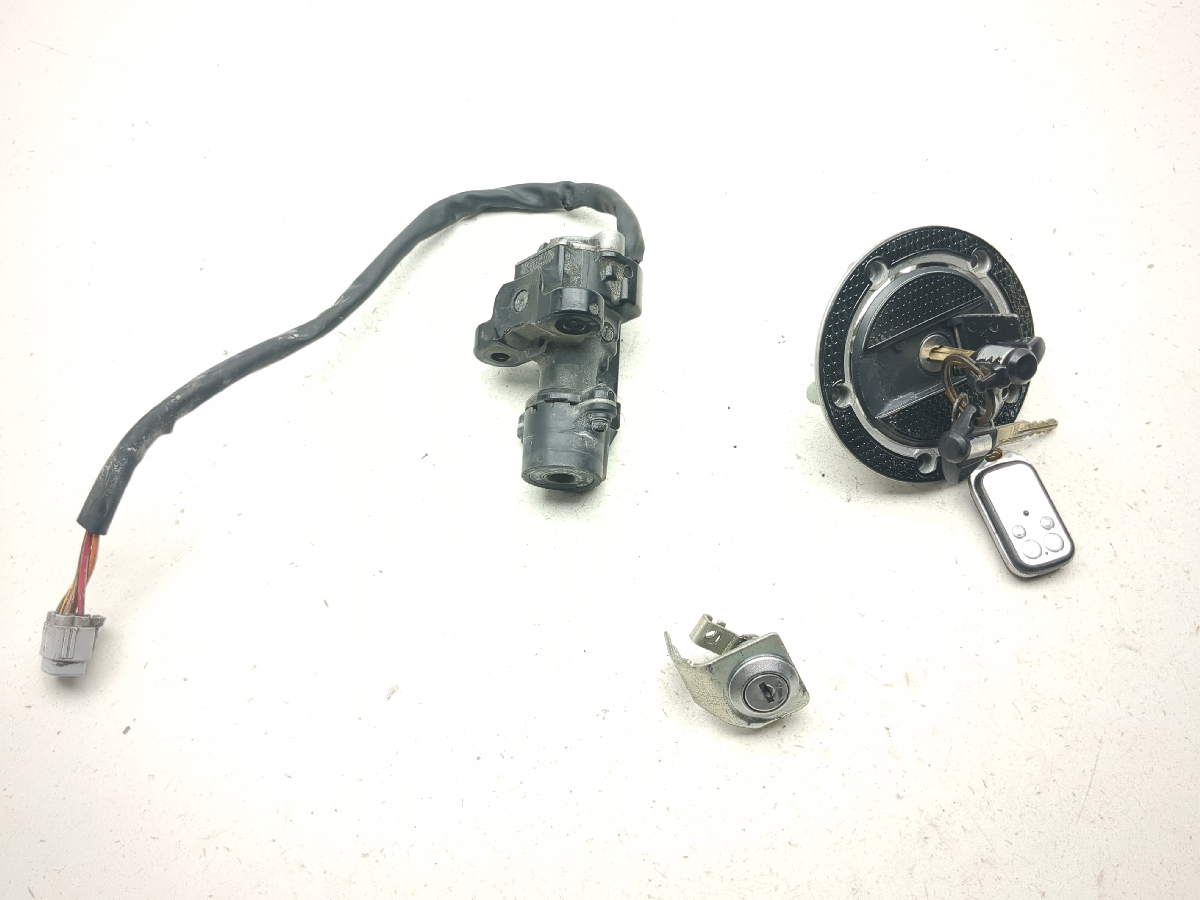 09-16 Suzuki GSXR 1000 Lock Set Ignition Switch Cap Helmet And Key