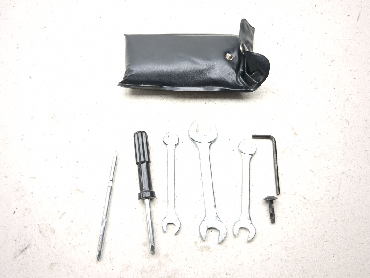 09-23 Kawasaki VN1700A Vulcan Voyager 1700 Tool Kit