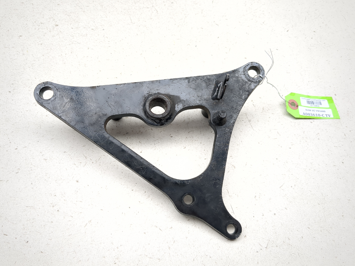 05 Kawasaki VN1600 Vulcan Nomad Right Footpeg Mount Bracket Holder