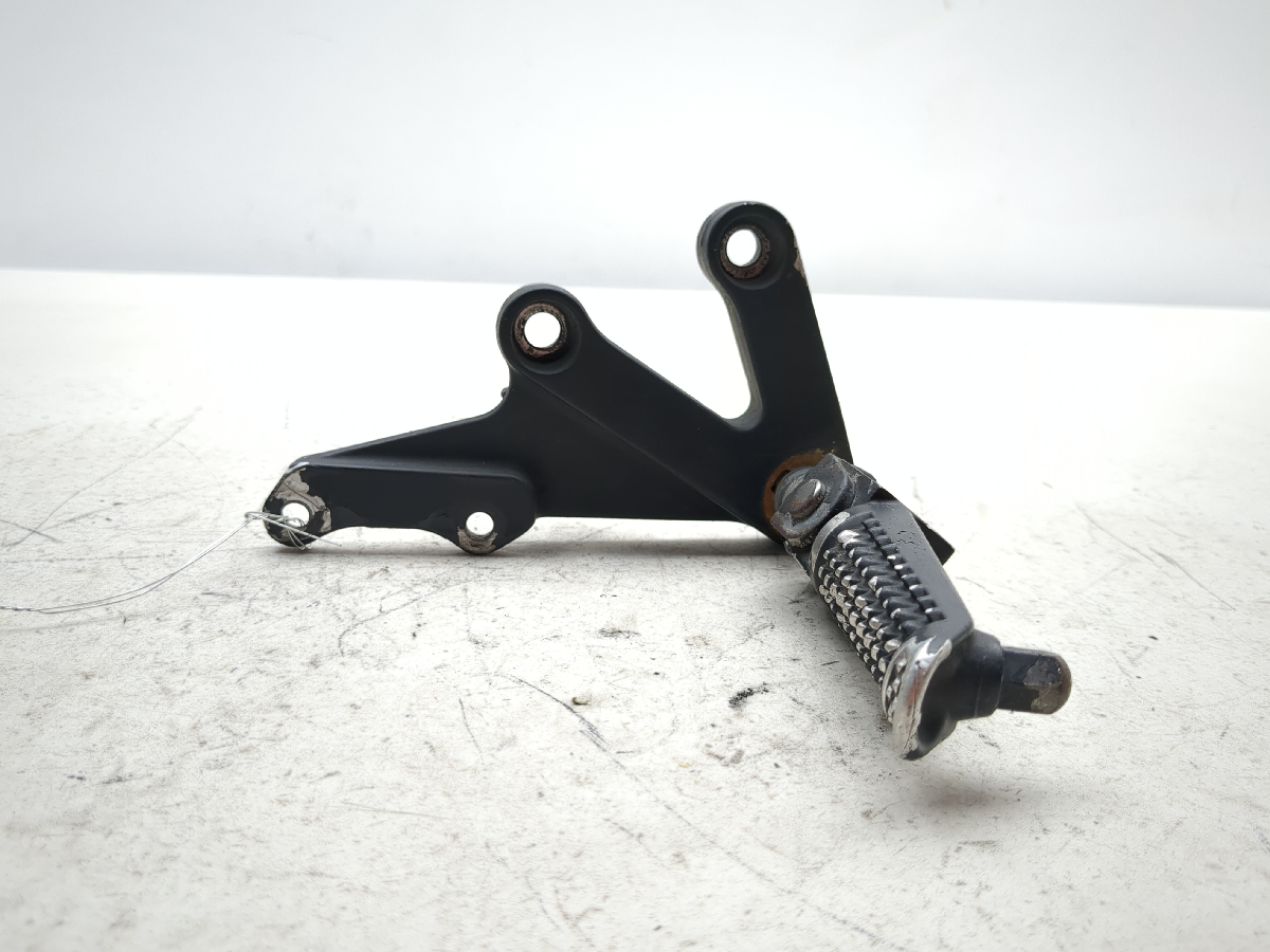 01-03 Suzuki GSXR 600 750 Front Right Driver Foot Peg