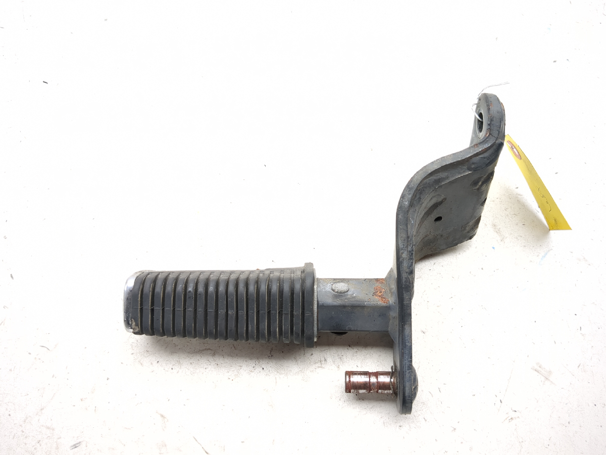 98-04 Suzuki VZ800 Marauder Front Left Driver Foot Peg