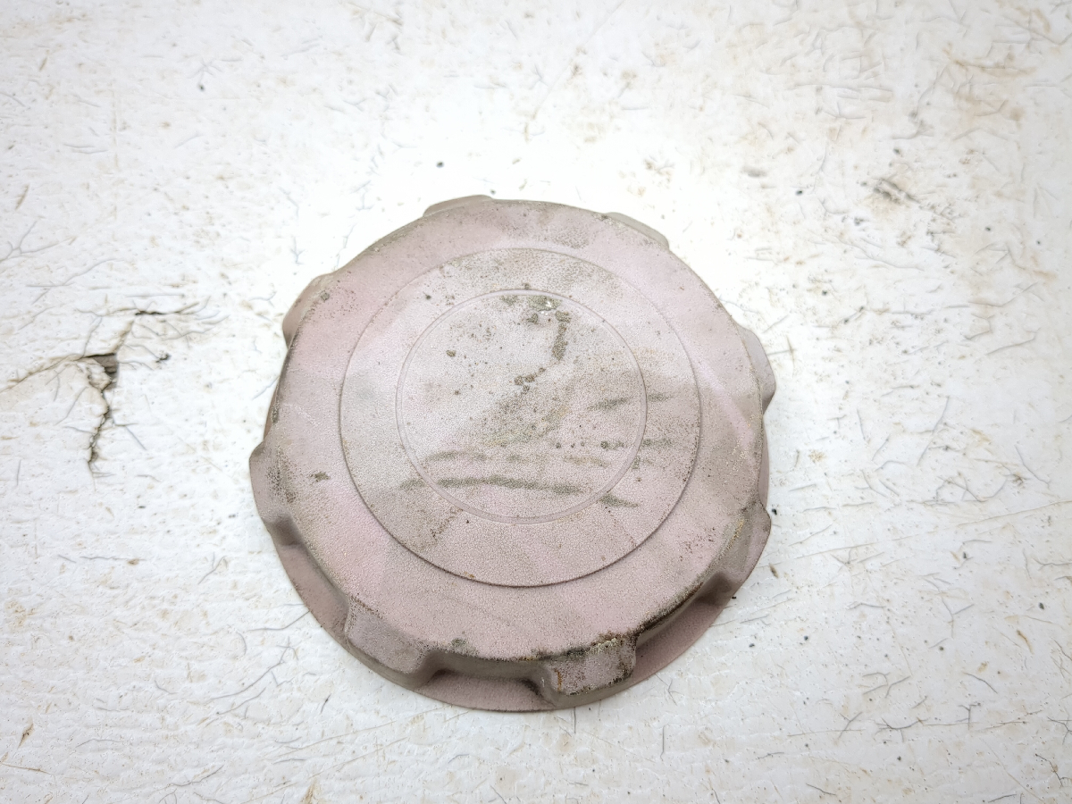 04-16 John Deere Gator HPX Petrol Gas Fuel Tank Cap
