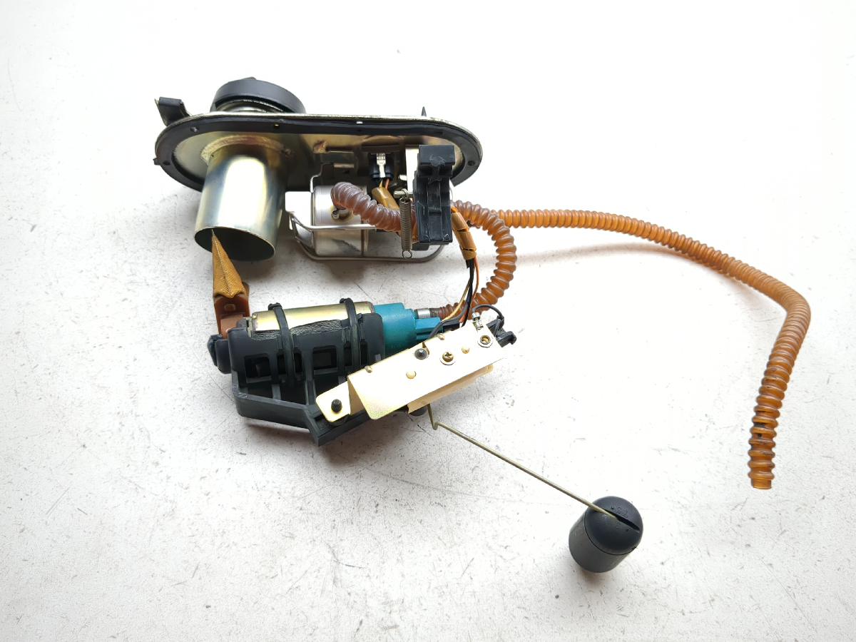 03 Harley Ultra Classic Electra Glide FLHTCUI Gas Fuel Pump Assembly 75126-02A