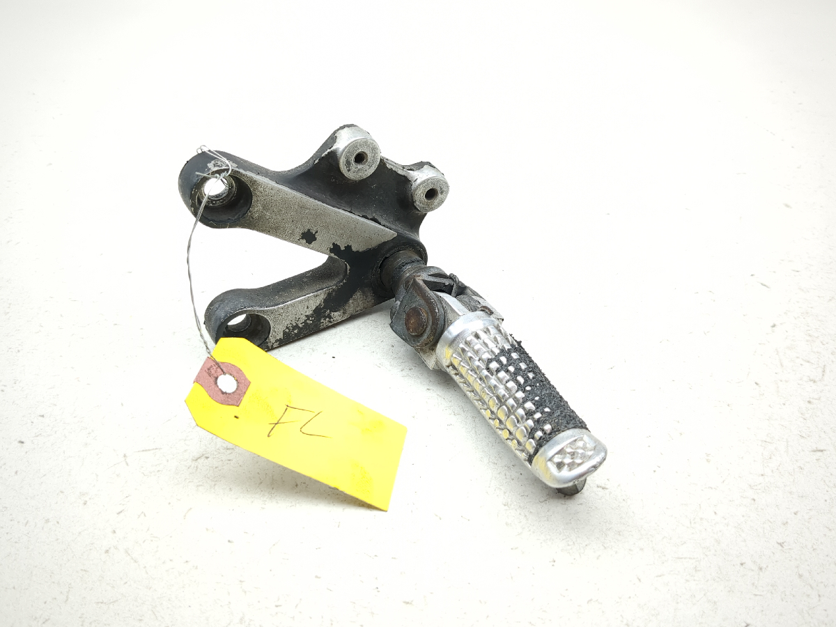 01-03 Suzuki GSXR 600 750 Front Left Driver Foot Peg