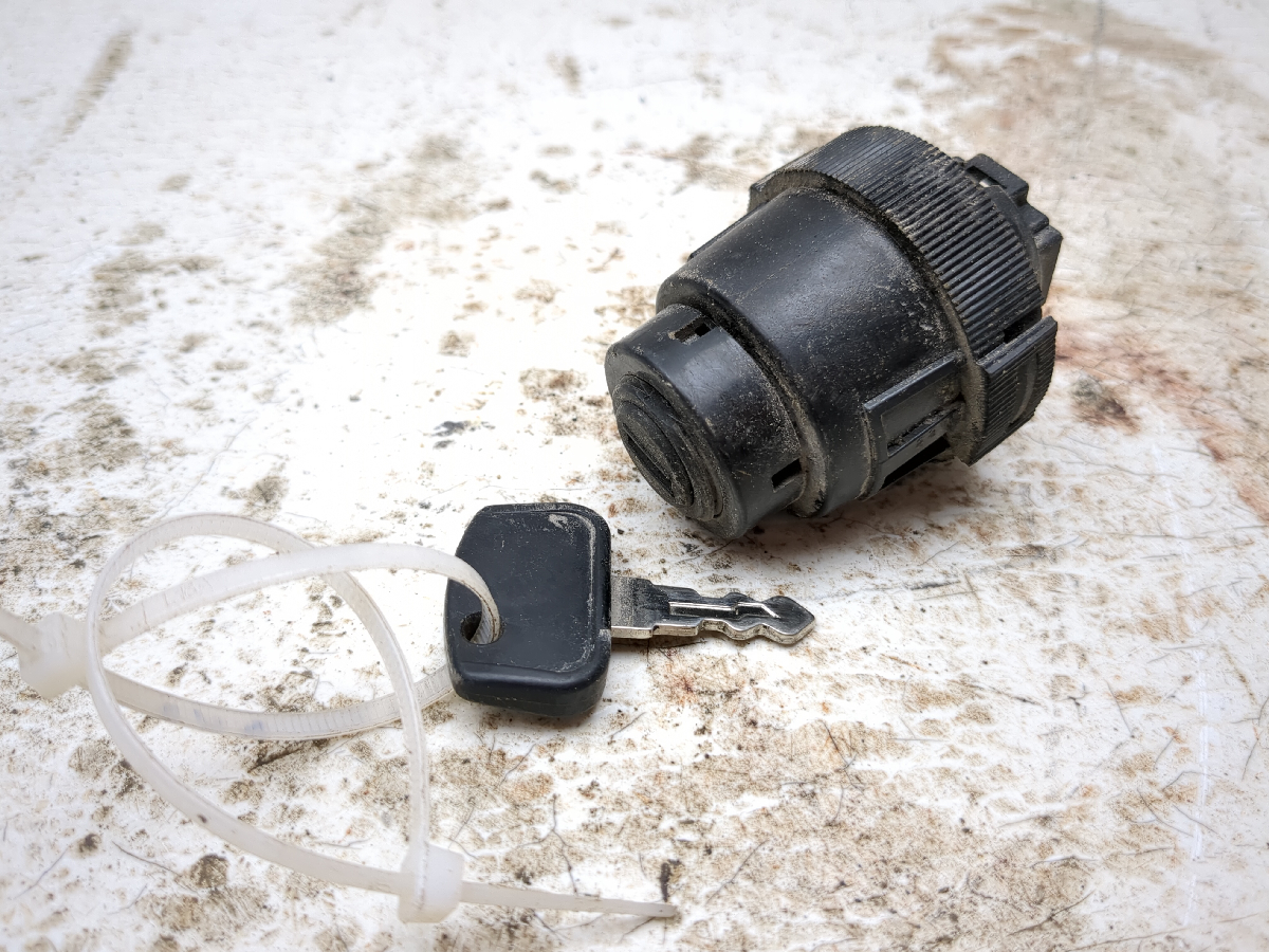 06-10 Kubtoa RTV 900 Ignition Switch With Key