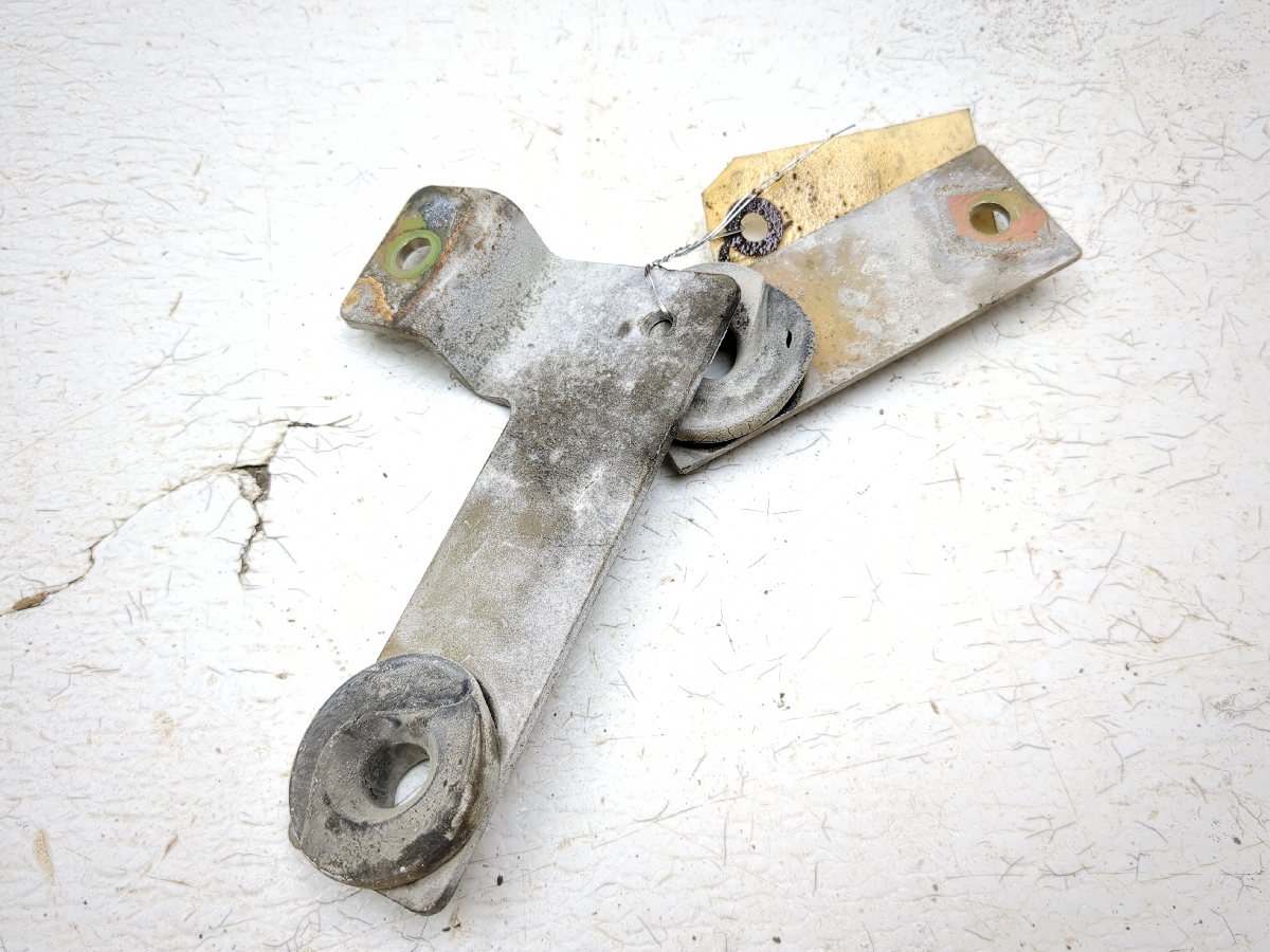 06-10 Kubtoa RTV 900 Mount Bracket Holders