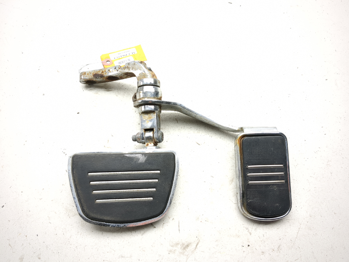 07-13 Harley FXDB Dyna Street Bob Front Right Floorboard Floor Board W/ Brake Pedal