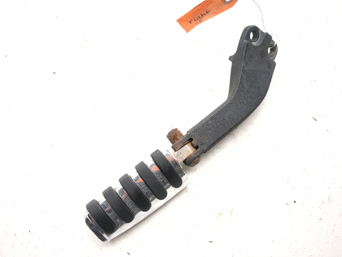 07-13 Harley FXDB Dyna Street Bob Right Passenger Foot Peg