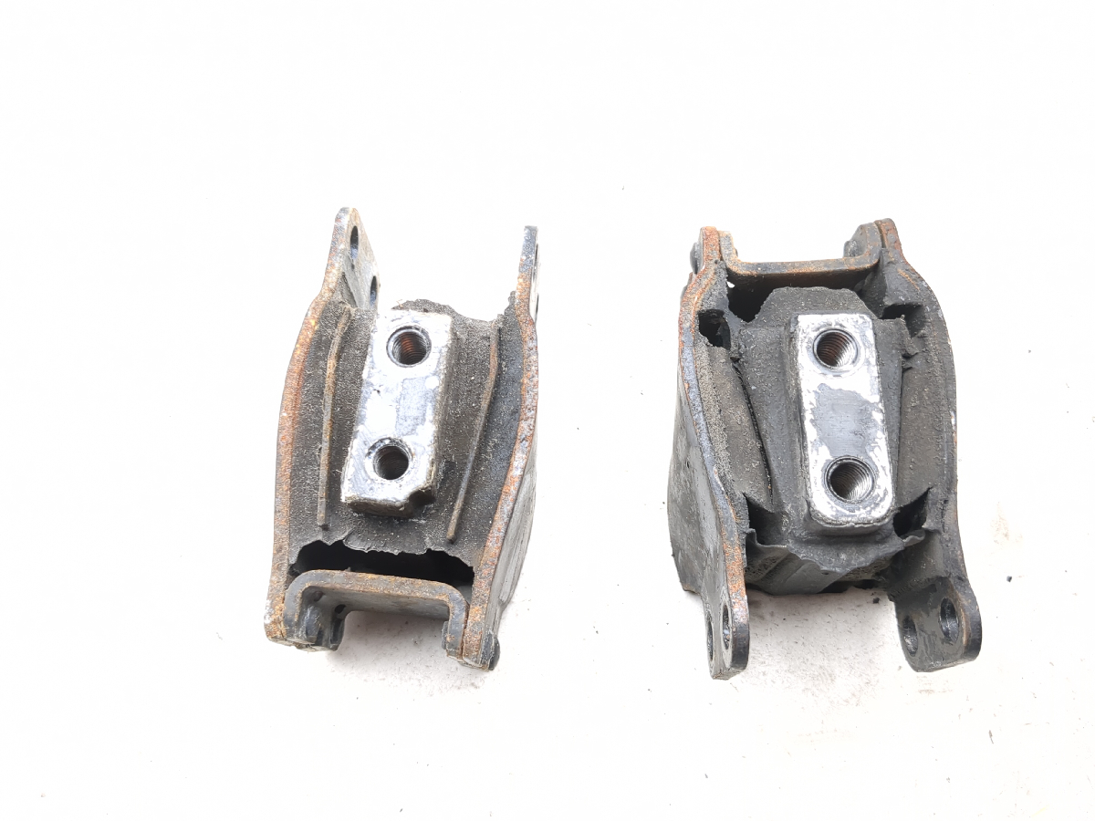 07-13 Harley FXDB Dyna Street Bob Engine Motor Mounts Set Pair 47564-99