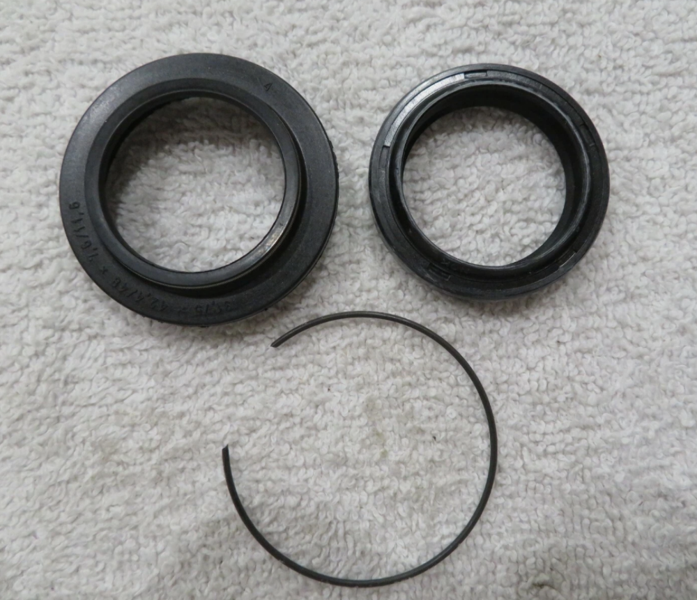KTM - FRONT FORK SEAL KIT - KTM 50/60/65 SX & 50 SXR -45001014000