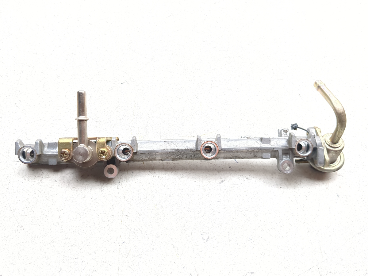 02 03 Yamaha YZF R1 Gas Fuel Injector Rail