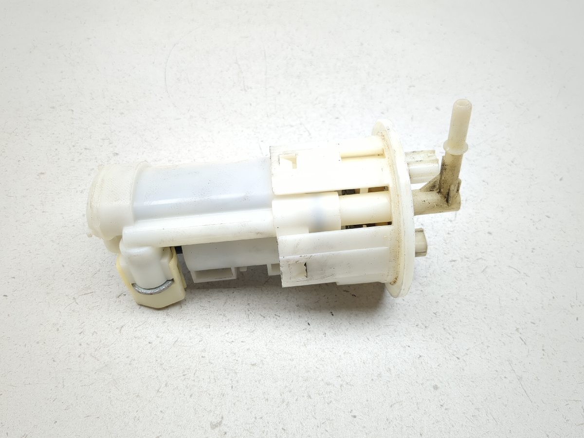 06 Triumph Sprint ST 1050 Petrol Gas Fuel Pump Assembly 2400499