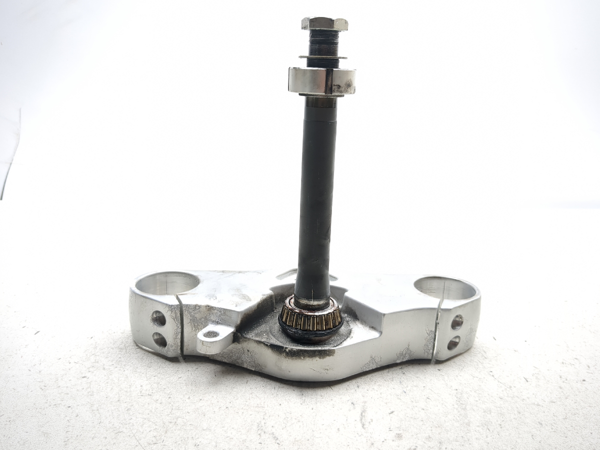 04-12 Victory Kingpin Bottom Lower Triple Tree Steering Clamp