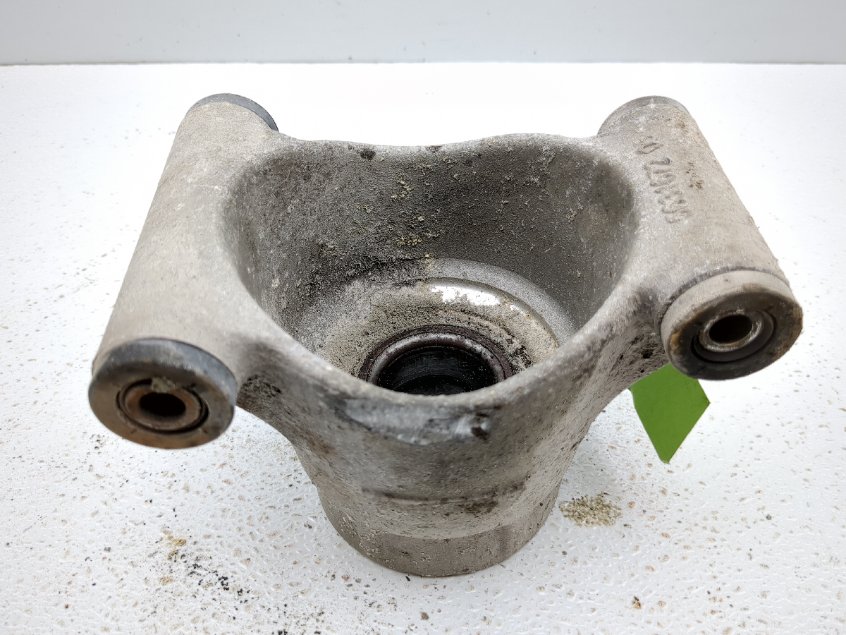 11 Bobcat 3200 Ranger 570 Rear Left Wheel Spindle Knuckle Carrier 5831672