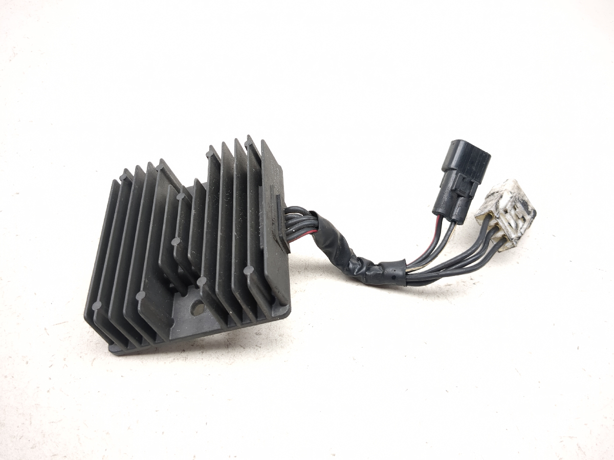 08 09 Suzuki C109R VLR1800 Voltage Regulator Rectifier SH820AB