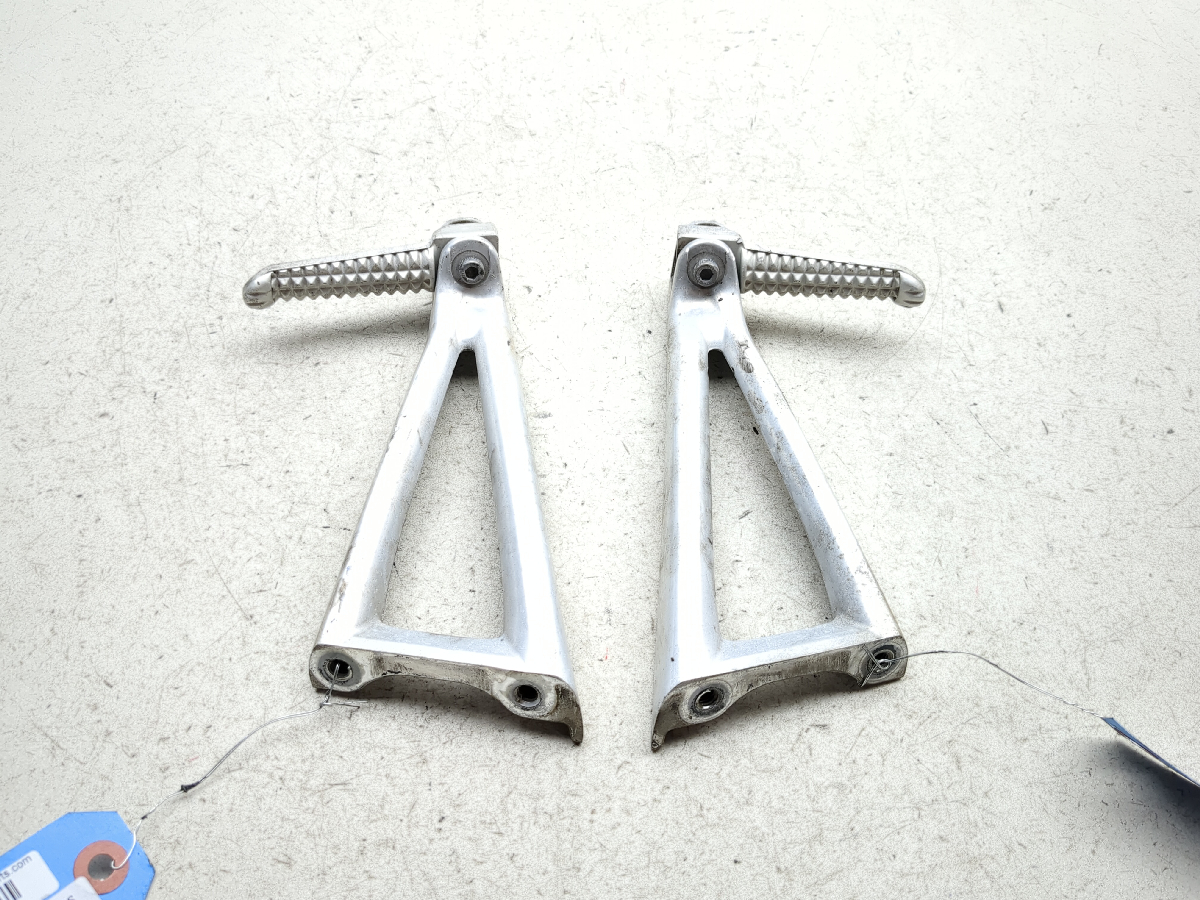 03-05 Yamaha YZF R6 Rear Passenger Foot Peg