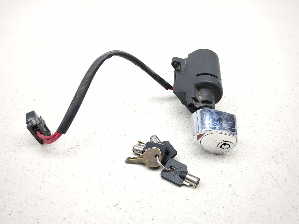 98-03 Harley Electra Glide FLHT Classic Ignition Lock And Key  71640