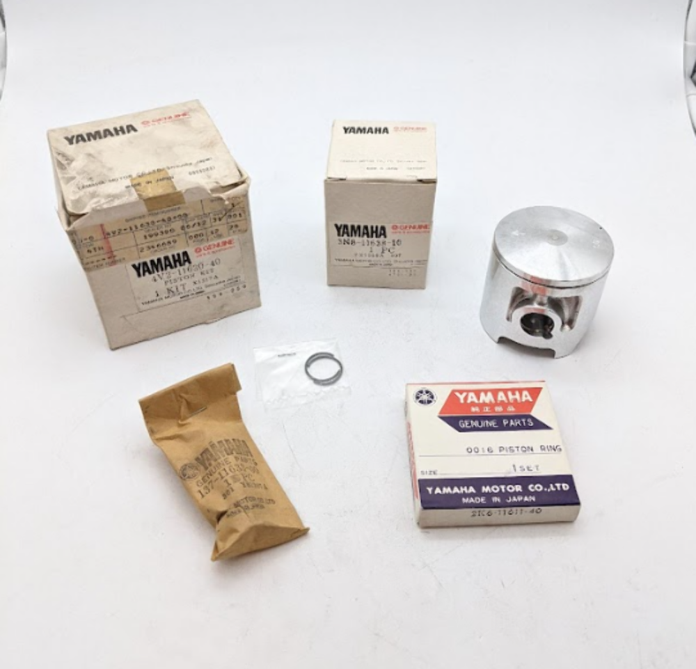 1981 Yamaha YZ125H OEM Piston Kit 4th 1mm O/S 4V2-11630-40