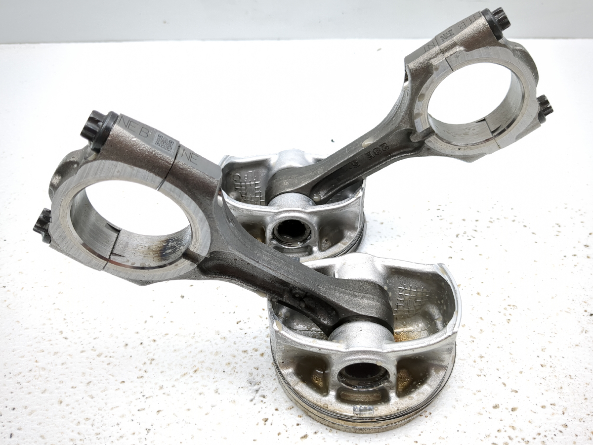 18-25 Kubota RTV XG850 Sidekick Engine Motor Pistons W/ Connecting Rods