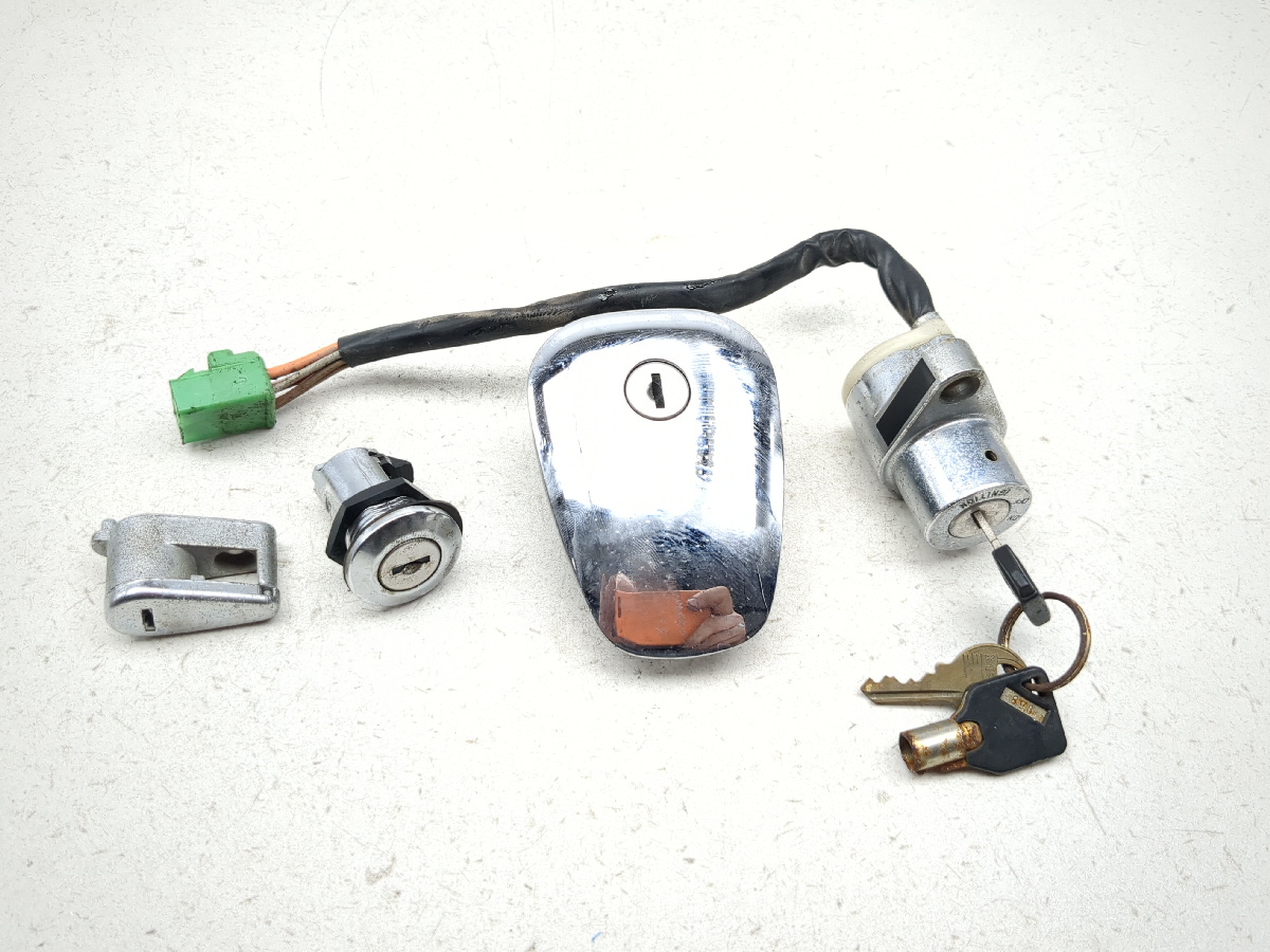 92-97 Suzuki VS800 Intruder 800 Lock Set Ignition Switch Helmet Cap And Key