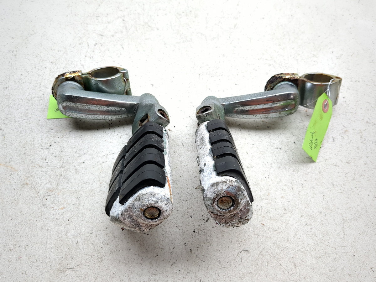 99-06 Kawasaki Vulcan 800 Drifter VN800E Front Driver Highway Foot Pegs