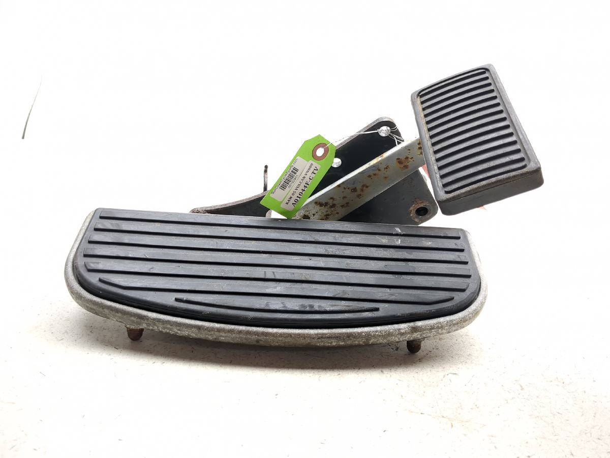 99-06 Kawasaki Vulcan 800 Drifter VN800E Front Right Floorboard Floor Board