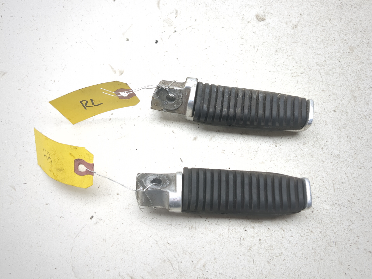 98-04 Suzuki VZ800 Marauder Rear Passenger Foot Pegs Set Pair