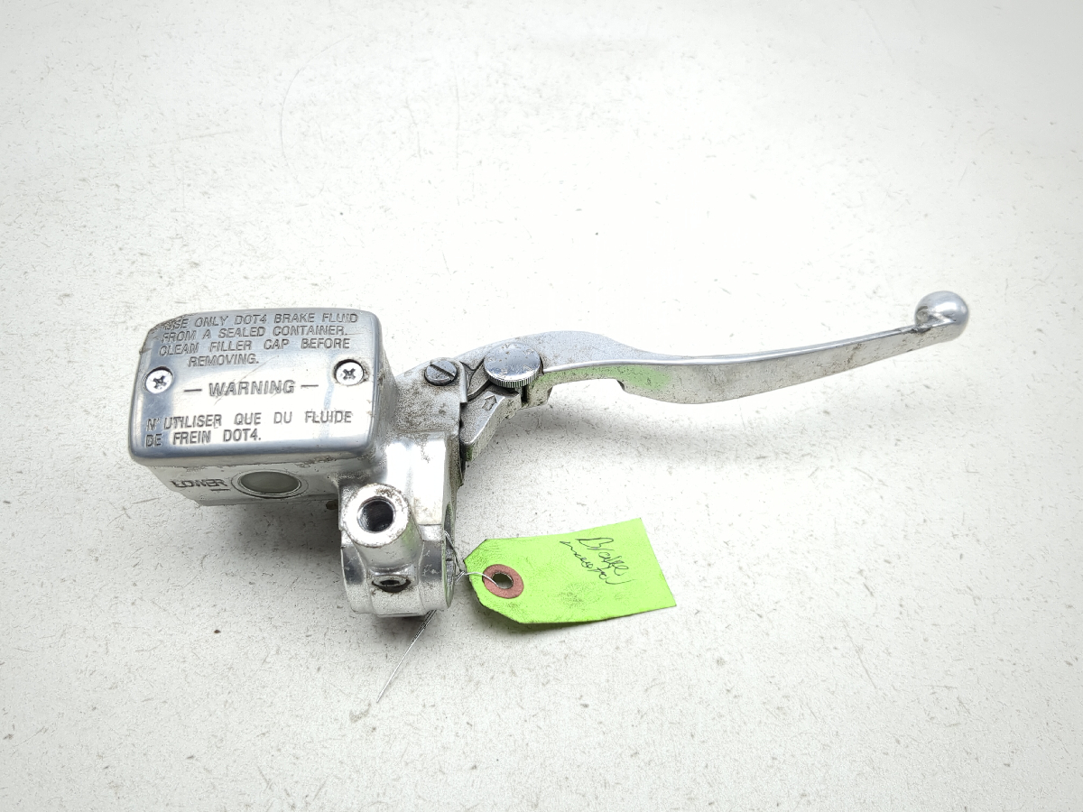 05-08 Kawasaki VN1600 Vulcan Nomad Right Front Brake Master Cylinder